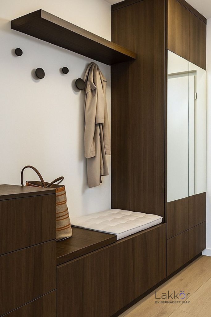 Karakteres budapesti otthon 50 négyzetméteren - modern előter bútorzat 2